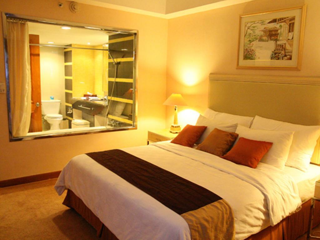 Hotel Gran Puri Manado Exteriör bild